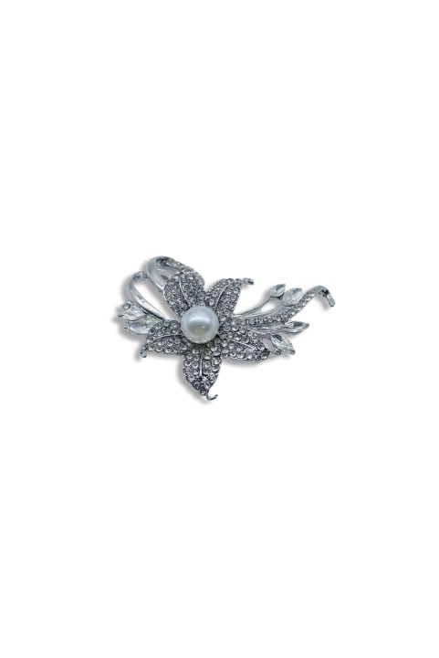 Petal pearl brooch